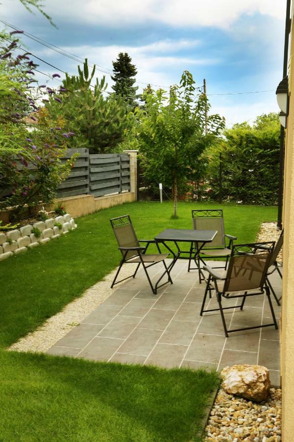 Townhouse On Budapest Border Budaörs Екстериор снимка