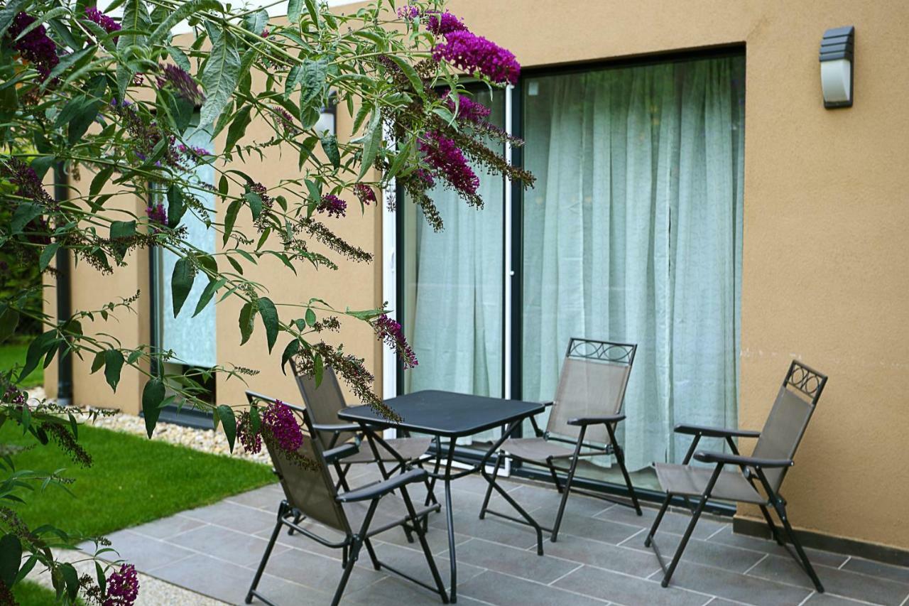 Townhouse On Budapest Border Budaörs Екстериор снимка