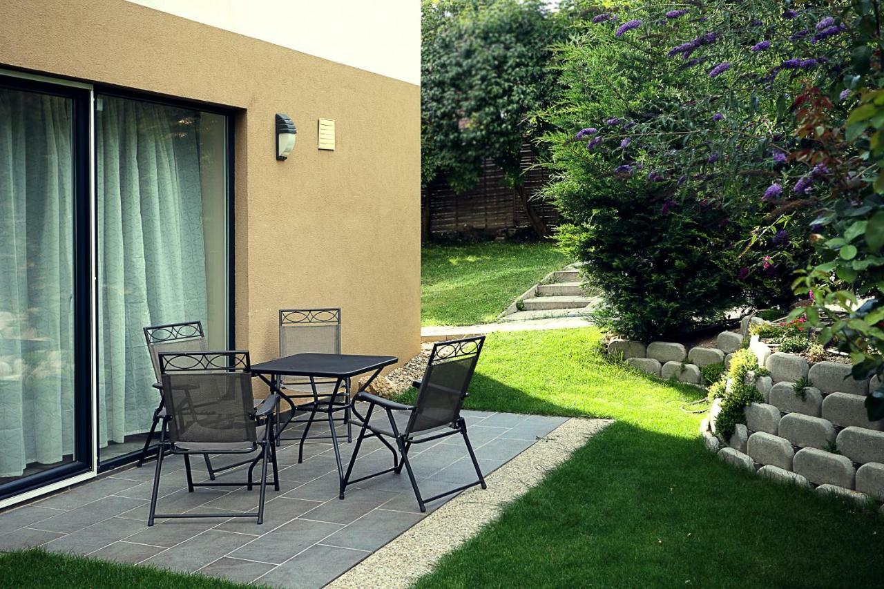 Townhouse On Budapest Border Budaörs Екстериор снимка